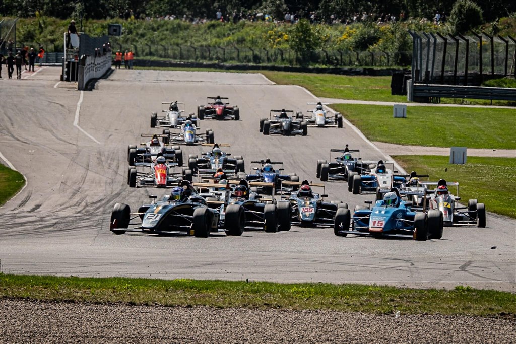 Kampen om Norden intensiveres på Falkenberg Motorbana.
(Foto: Grippo)